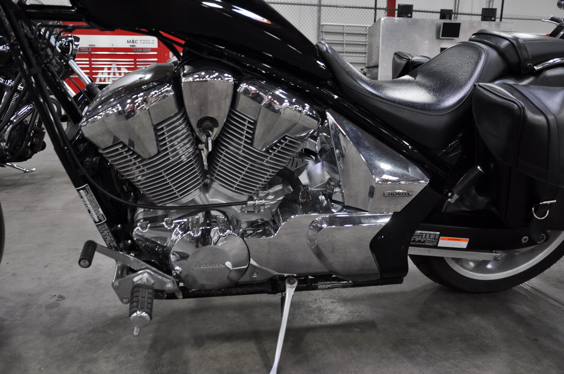 Купить мотоцикл Honda VT1300CXA Fury 2010 фото 11